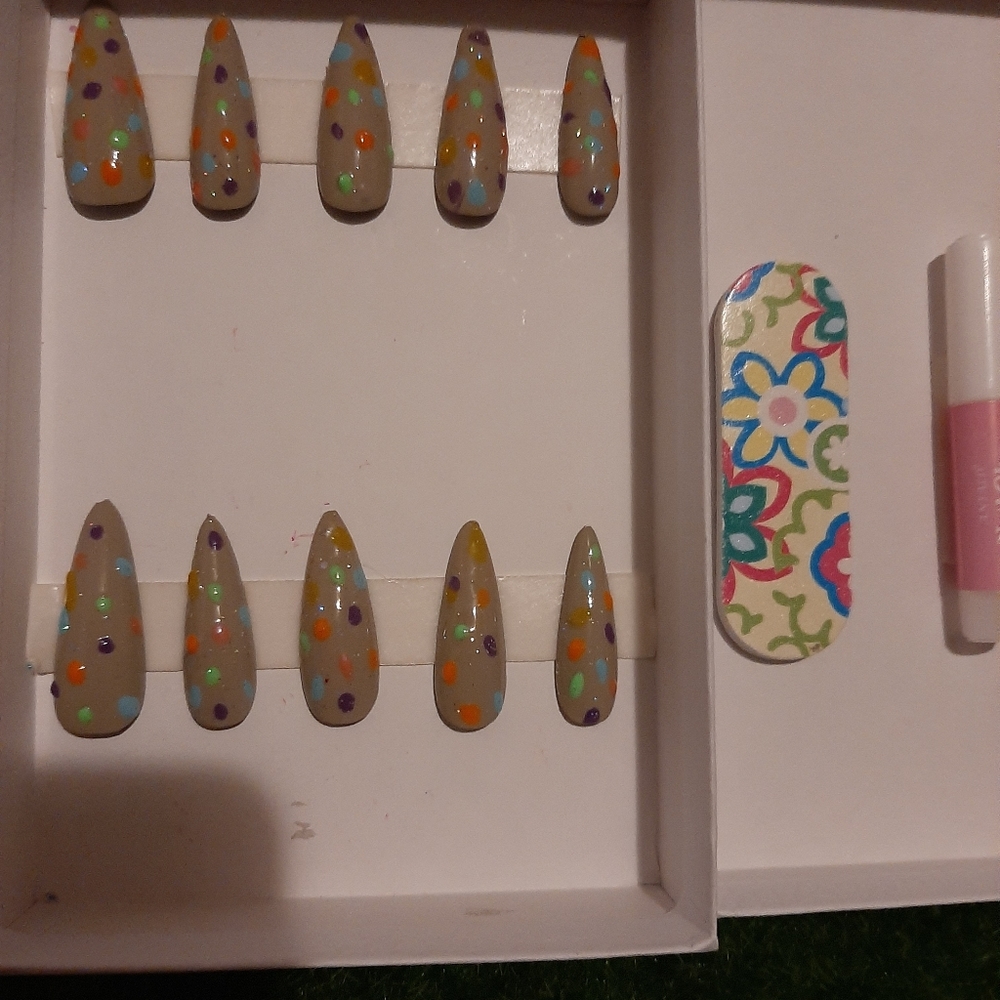 Spring colors nails - Picture 4 of 5